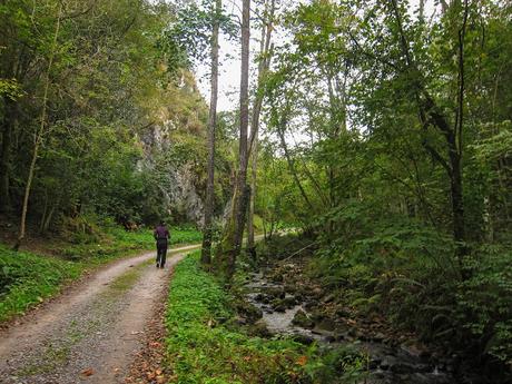 SENDA DEL CHORRÓN Y CERRU'L TOMBU