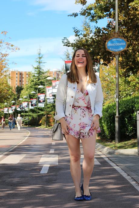 Mono de flores también para otoño