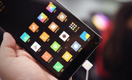 Con ustedes: el Xiaomi Mi Mix, un phablet sin bordes (literalmente)