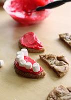 DENTADURA DE VAMPIRO HECHA CON GALLETAS