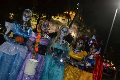 Las princesas de Disney llegaron vestidas de Catrinas