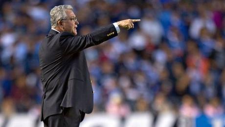 Multan a Gallos por entrevista de Vucetich en partido Multan a Gallos por entrevista de Vucetich en partido