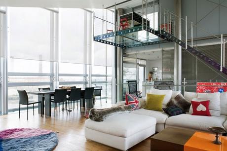 Penthouse Minimalista de Vidrio y Acero