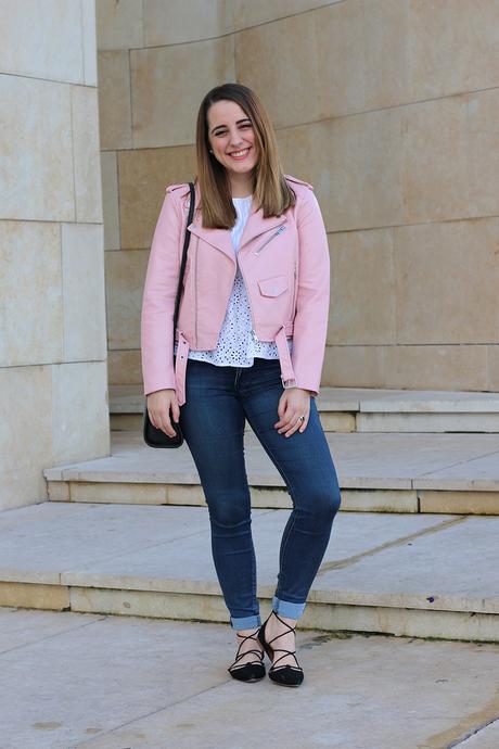Outfit de diario con biker rosa