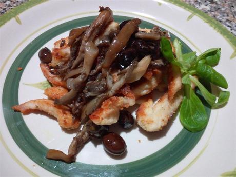 Tiras de pavo con setas y aceitunas - Tiras de pavo crujientes - Straccetti di tacchino con cardarelle e olive - Turkey strips with mushrooms