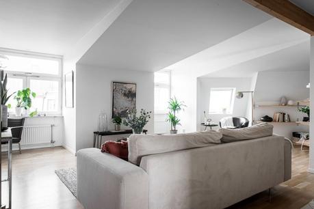 sillas comedor madera estilo escandinavo decoración comedores comedor nórdico comedor mesa redonda comedor en ático Comedor de planta circular blog decoración nórdica 