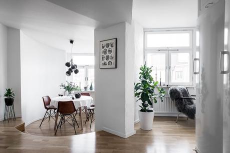 sillas comedor madera estilo escandinavo decoración comedores comedor nórdico comedor mesa redonda comedor en ático Comedor de planta circular blog decoración nórdica 