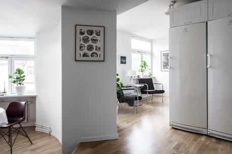 sillas comedor madera estilo escandinavo decoración comedores comedor nórdico comedor mesa redonda comedor en ático Comedor de planta circular blog decoración nórdica 