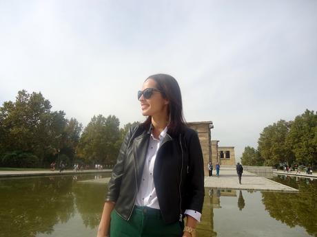 OUTFIT CON PANTALÓN VERDE DE ZARA Y TOPITOS