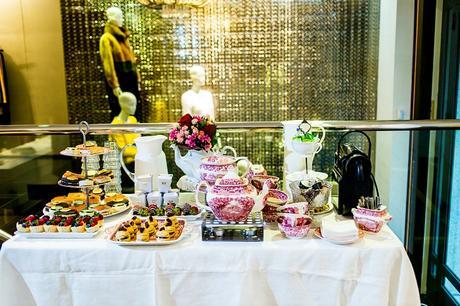 escada desayunyo by julia martinez