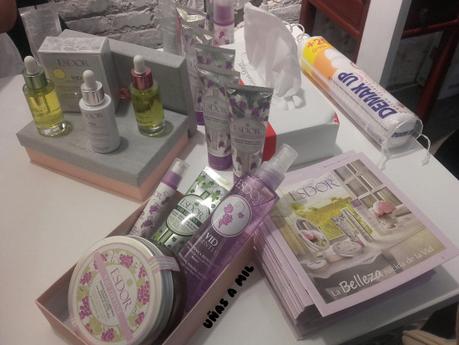 unas_a_mil_evento_maraton_manicuras_solidarias_birchbox_2016-3