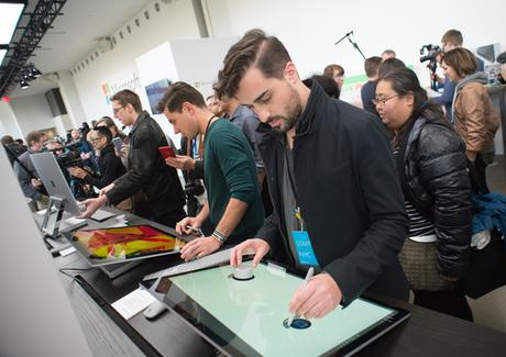 Microsoft devela nueva #PC que compite con la iMac y anuncia era 3D