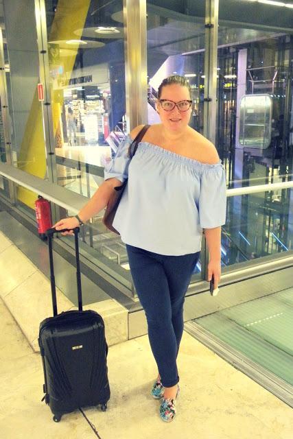 http://www.loslooksdemiarmario.com/2016/10/nos-vamos-sevilla-look-curvy.html