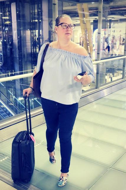 http://www.loslooksdemiarmario.com/2016/10/nos-vamos-sevilla-look-curvy.html