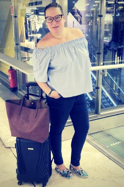 http://www.loslooksdemiarmario.com/2016/10/nos-vamos-sevilla-look-curvy.html