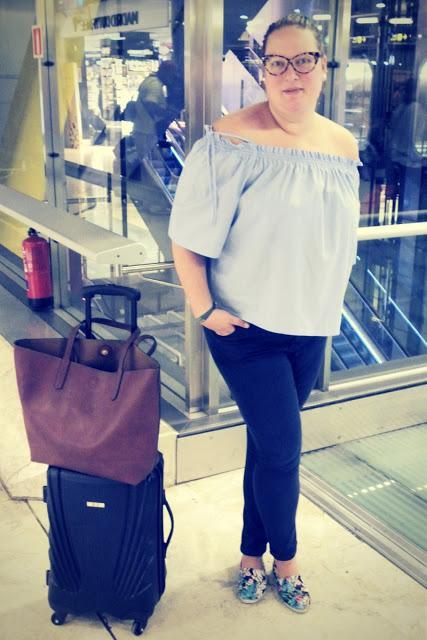 http://www.loslooksdemiarmario.com/2016/10/nos-vamos-sevilla-look-curvy.html