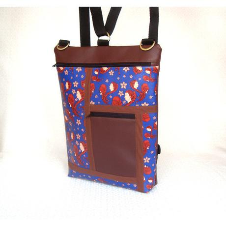 Bolso convertible en mochila con estampado de chicas por Artusual