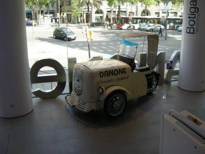 EN BARCELONA... SE FABRICÓ EL PRIMER YOGHOURT DEL MUNDO, SR. ISAAC CARASSO,1919-1994, A LA BARCELONA D' ABANS, D' AVUI I DE SEMPRE...28-10-2016...!!!