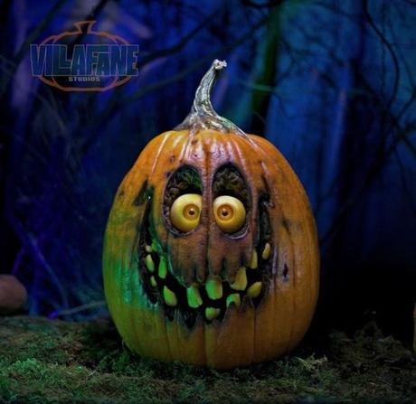 Ray Anthony Villafane, trabajando en la magia de las calabazas Halloween