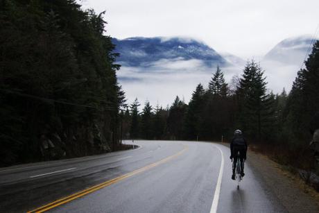 Montar bicicleta en invierno brinda una posibilidad distinta de conocer tu deporte.
