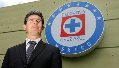 Importante baja ante Chivas, Cruz Azul intento comprar estadio, Yayo se queda
