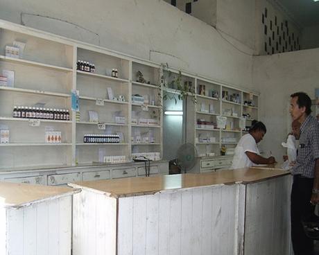 Pacientes elegidos ante escasez de medicamentos en Cuba farmacia-habana-vieja-500x400