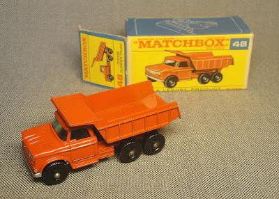 Camión Dodge volcador