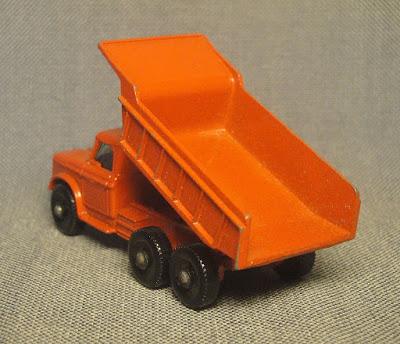 Camión Dodge volcador