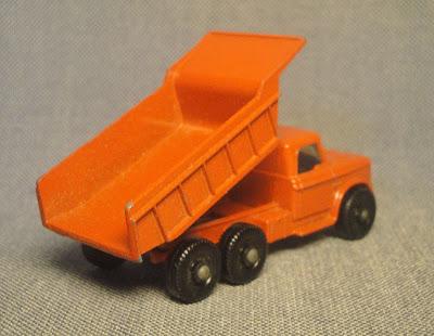 Camión Dodge volcador