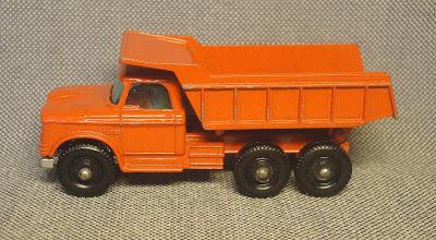 Camión Dodge volcador