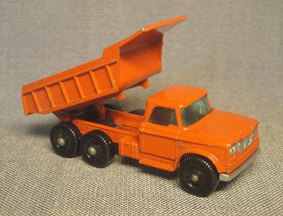 Camión Dodge volcador