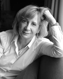 Día 9 (reseña) Alguien Te Vigila by Joy Fielding