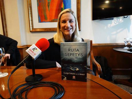 la Biblioteca Encantada 210, con Ruta Sepetys