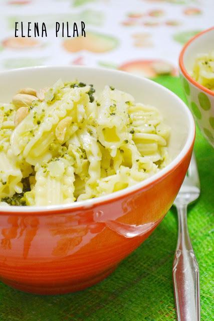 Pasta con pesto de brócoli y almendra Pasta con pesto de brócoli y almendra