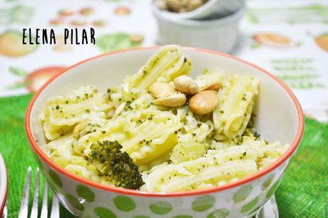 Pasta con pesto de brócoli y almendra