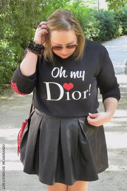 oh-my-dior-sudadera-look-otoño-falda-negra-polipiel-los-looks-de-mi-armario-blogger-madrid-talla-grande-curvy-girl-plus-size-look-rojo-y-negro-labios-rojos01 http://www.loslooksdemiarmario.com/2016/10/sudadera-oh-my-dior-look-curvy.html