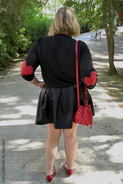 oh-my-dior-sudadera-look-otoño-falda-negra-polipiel-los-looks-de-mi-armario-blogger-madrid-talla-grande-curvy-girl-plus-size-look-rojo-y-negro-labios-rojos01 http://www.loslooksdemiarmario.com/2016/10/sudadera-oh-my-dior-look-curvy.html