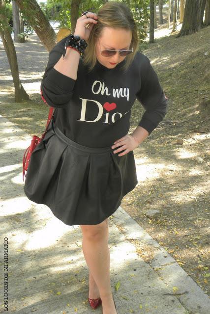oh-my-dior-sudadera-look-otoño-falda-negra-polipiel-los-looks-de-mi-armario-blogger-madrid-talla-grande-curvy-girl-plus-size-look-rojo-y-negro-labios-rojos01 http://www.loslooksdemiarmario.com/2016/10/sudadera-oh-my-dior-look-curvy.html