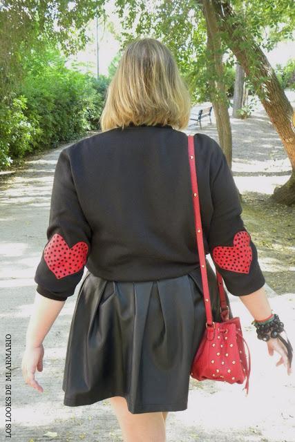 oh-my-dior-sudadera-look-otoño-falda-negra-polipiel-los-looks-de-mi-armario-blogger-madrid-talla-grande-curvy-girl-plus-size-look-rojo-y-negro-labios-rojos01 http://www.loslooksdemiarmario.com/2016/10/sudadera-oh-my-dior-look-curvy.html