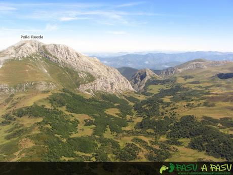 Vista de Peña Rueda, Peña Arpín y los Puertos de Agueria desde la Cigacha