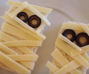 4 Recetas de ‘Halloween’ para preparar snacks salados recetas-de-halloween-momias-de-queso
