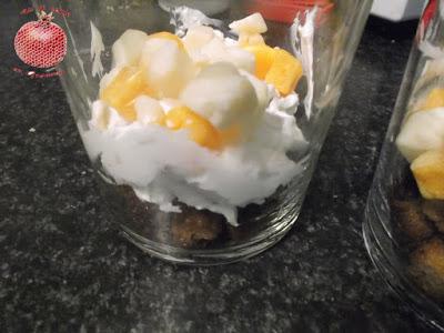 Juego de blogueros 2.0: Aperitivo en vasitos de queso con uvas y nueces