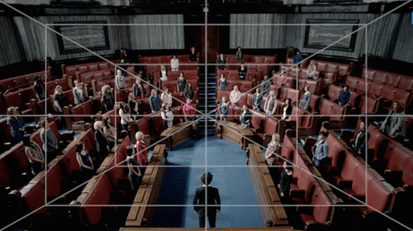 Excelente ejemplo del uso de la simetría en la cinematografía