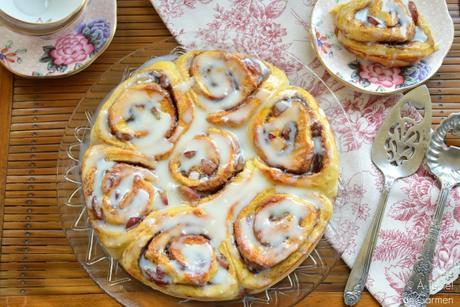 Pastel de Rollitos de Canela y Uva