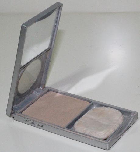 Honeybee Gardens: polvo mineral compacto Honeybee Gardens: polvo mineral compacto