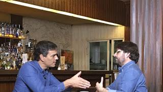 Sánchez no está muerto y se mueve en las arenas movedizas del PSOE.