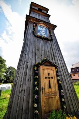 Una pequeña torre para espantar a los demonios en Polonia