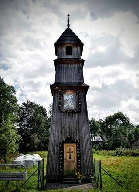 Una pequeña torre para espantar a los demonios en Polonia