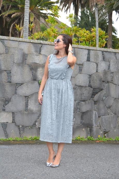 outfit-vestido-midi-de-encaje-zara-street-style