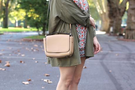 Outfit de otoño con flores